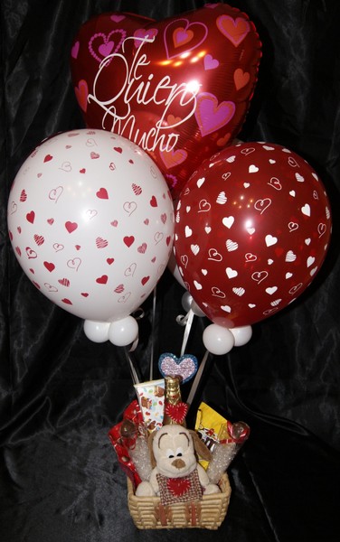 decoracion con globos para san valentin